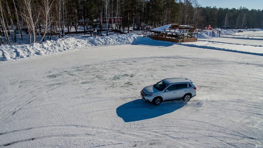 Тест драйв Mitsubishi Outlander GT  ввинчиваемся в поворот