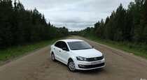 Тест драйв прокатного Volkswagen Polo  грозовой фон