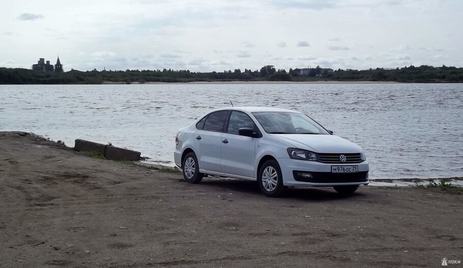 Тест драйв прокатного Volkswagen Polo  грозовой фон