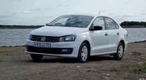 Тест драйв прокатного Volkswagen Polo  грозовой фон