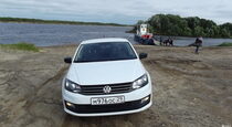 Тест драйв прокатного Volkswagen Polo  грозовой фон