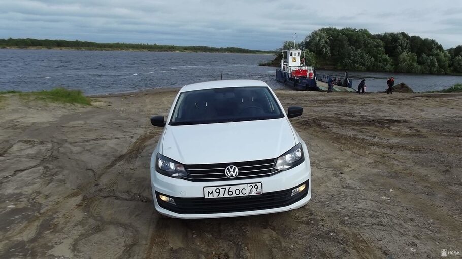 Тест драйв прокатного Volkswagen Polo  грозовой фон