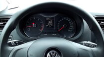 Тест драйв прокатного Volkswagen Polo  грозовой фон