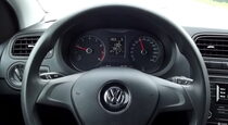 Тест драйв прокатного Volkswagen Polo  грозовой фон