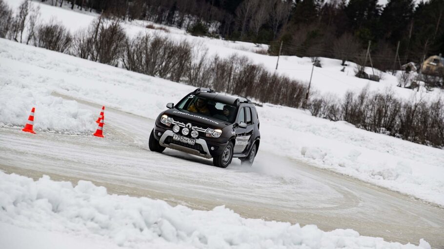 Режем ладожский лед  когтями  полноприводных Renault