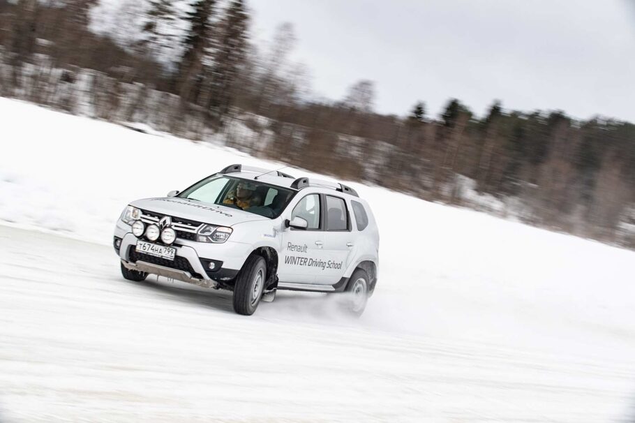 Режем ладожский лед  когтями  полноприводных Renault