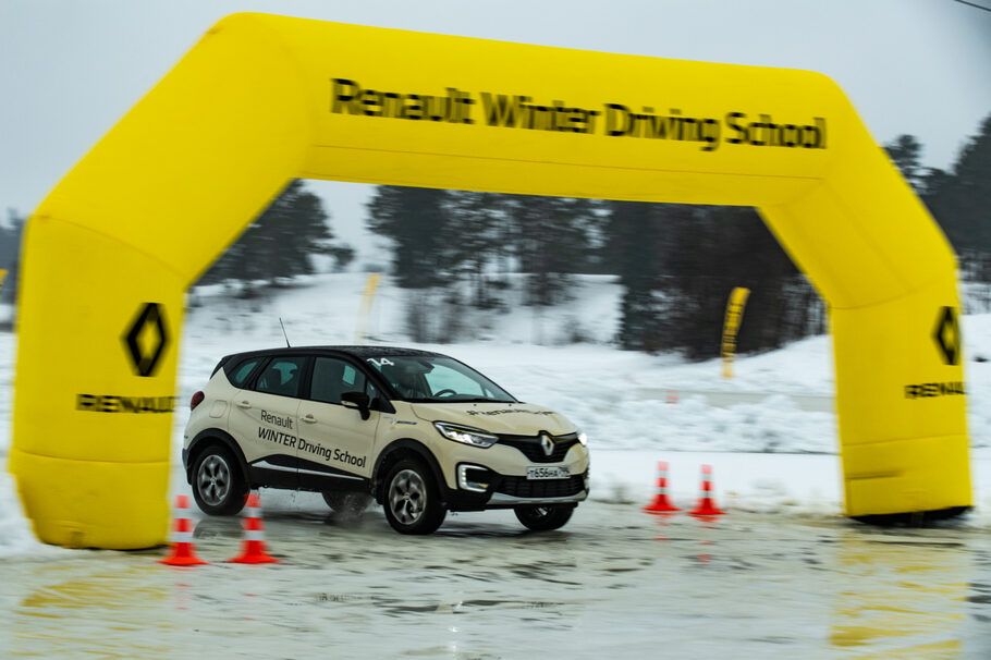 Режем ладожский лед  когтями  полноприводных Renault