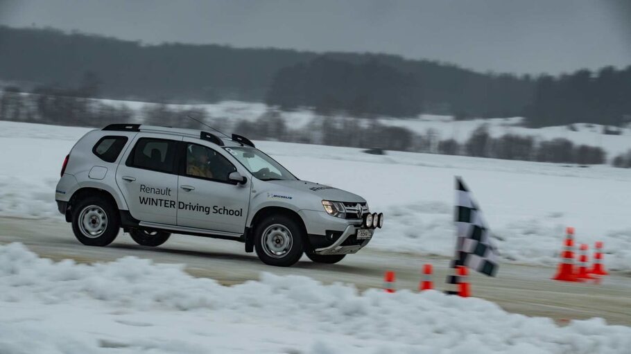 Режем ладожский лед  когтями  полноприводных Renault