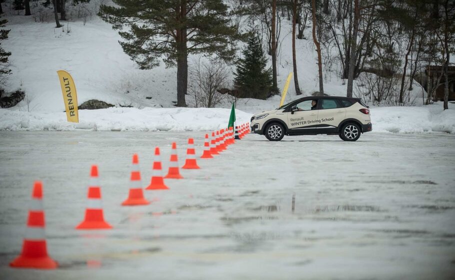 Режем ладожский лед  когтями  полноприводных Renault