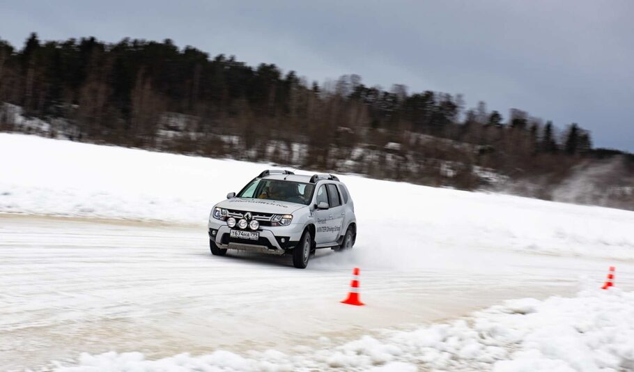 Режем ладожский лед  когтями  полноприводных Renault