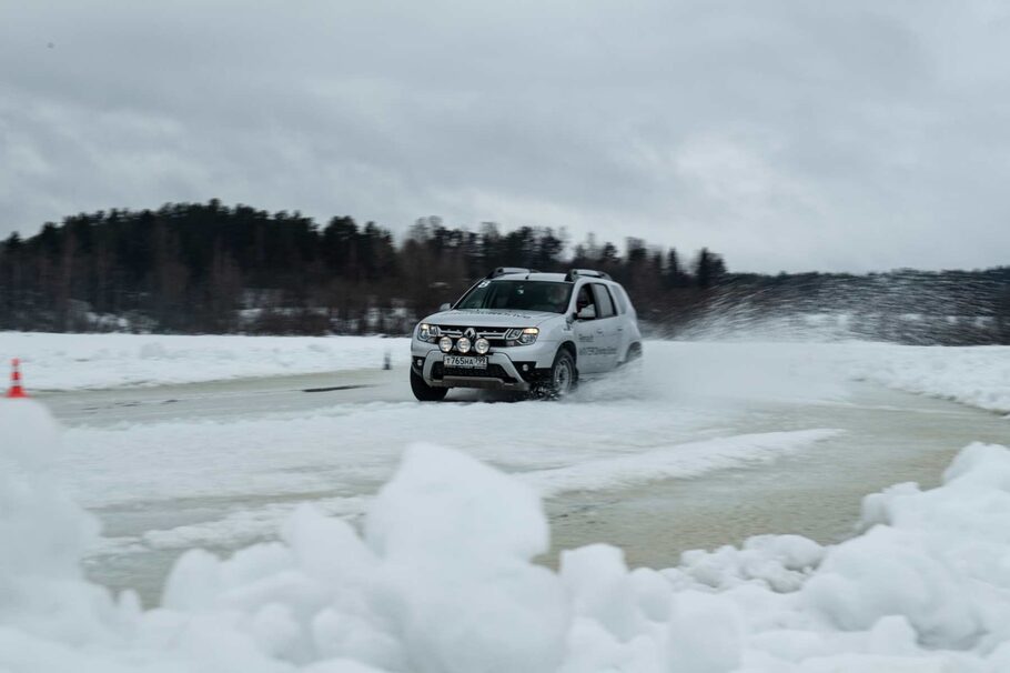 Режем ладожский лед  когтями  полноприводных Renault