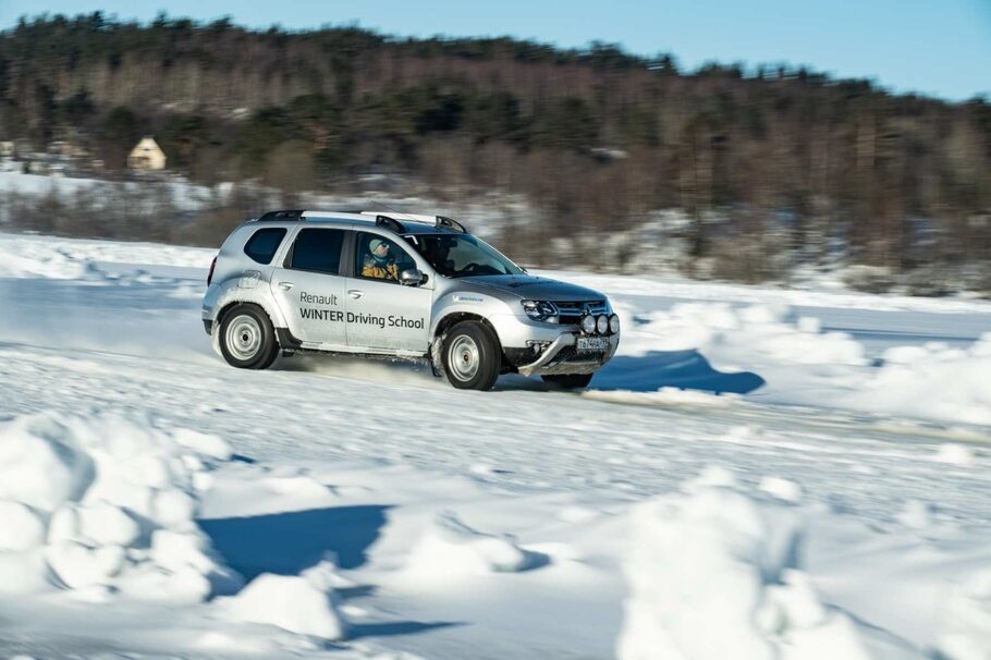 Режем ладожский лед  когтями  полноприводных Renault