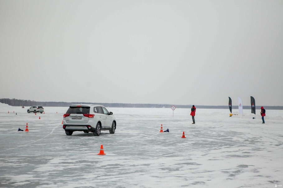 Тест драйв Mitsubishi Outlander GT  ввинчиваемся в поворот