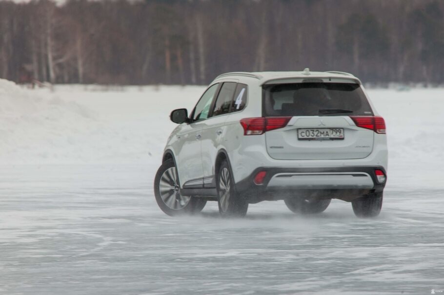 Тест драйв Mitsubishi Outlander GT  ввинчиваемся в поворот