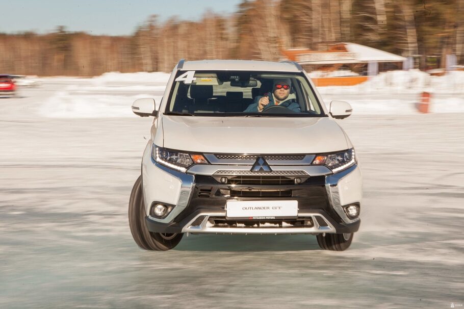 Тест драйв Mitsubishi Outlander GT  ввинчиваемся в поворот