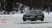 Режем ладожский лед  когтями  полноприводных Renault