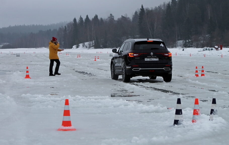 Режем ладожский лед  когтями  полноприводных Renault