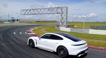 Тест драйв Porsche Taycan Turbo  иду на грозу