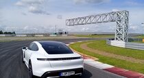 Тест драйв Porsche Taycan Turbo  иду на грозу