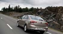 Тест драйв лифтбека Volkswagen Polo  второе лицо