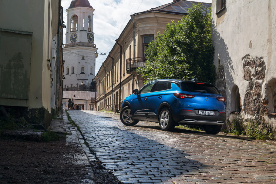 Тест драйв Opel Grandland X  кто на новенького