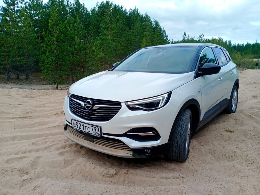 Тест драйв Opel Grandland X  кто на новенького