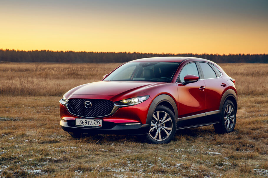 Тест драйв новой Mazda CX 30  выходит в Цвет