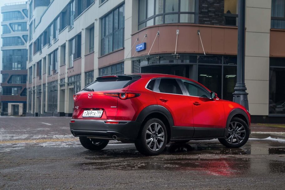 Тест драйв новой Mazda CX 30  выходит в Цвет