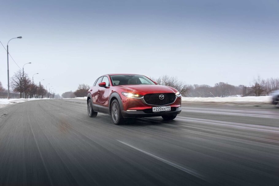 Тест драйв новой Mazda CX 30  выходит в Цвет