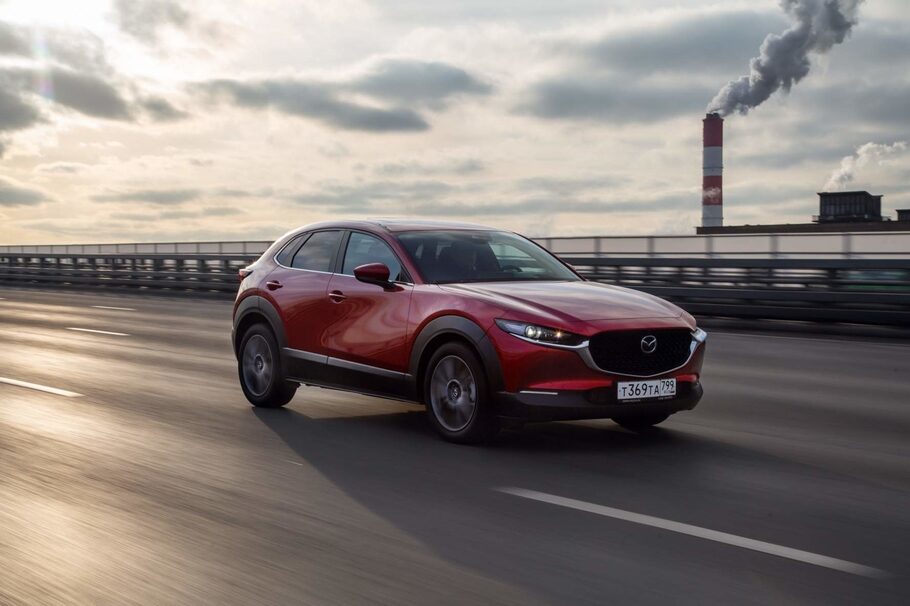 Тест драйв новой Mazda CX 30  выходит в Цвет