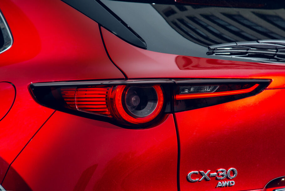 Тест драйв новой Mazda CX 30  выходит в Цвет