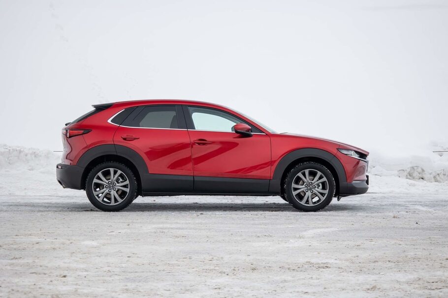 Тест драйв новой Mazda CX 30  выходит в Цвет