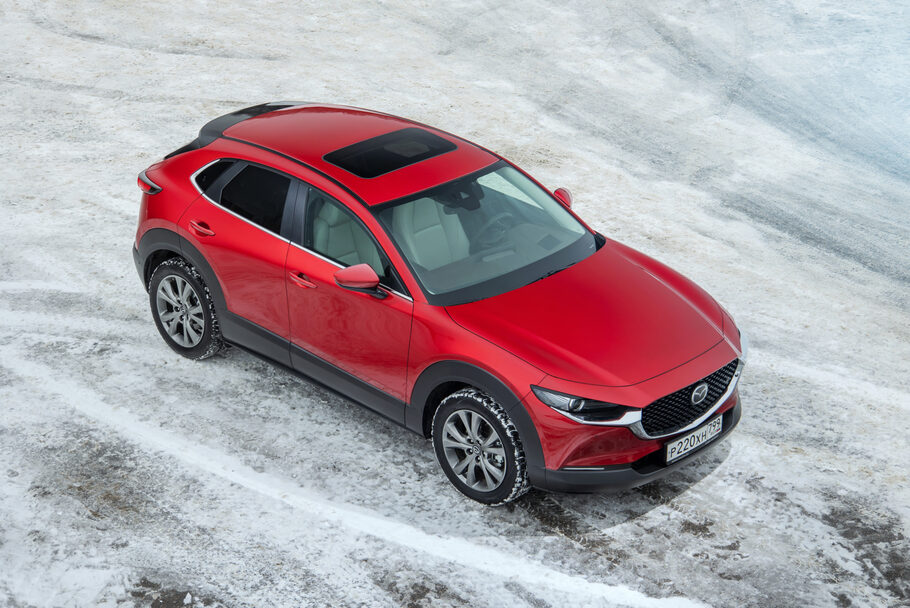 Тест драйв новой Mazda CX 30  выходит в Цвет