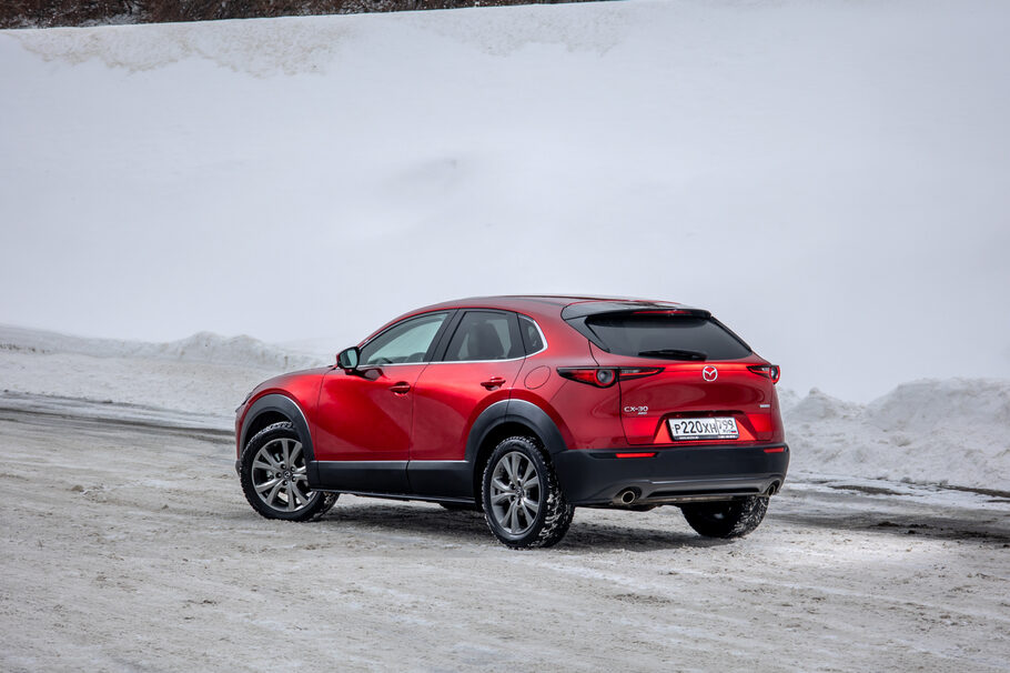 Тест драйв новой Mazda CX 30  выходит в Цвет