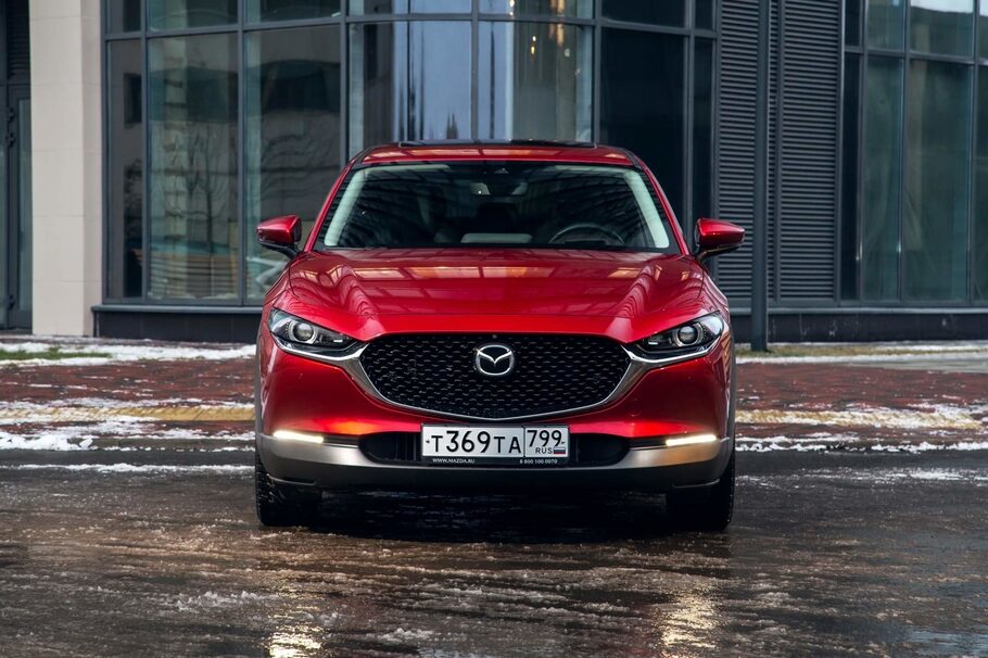 Тест драйв новой Mazda CX 30  выходит в Цвет