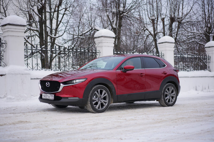 Тест драйв новой Mazda CX 30  выходит в Цвет