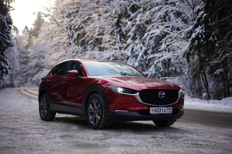 Тест драйв новой Mazda CX 30  выходит в Цвет