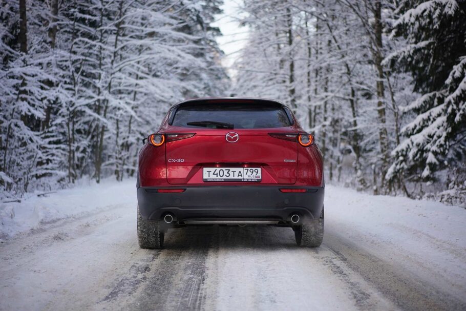 Тест драйв новой Mazda CX 30  выходит в Цвет